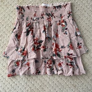 Floral tiered skirt. NWOT. Small